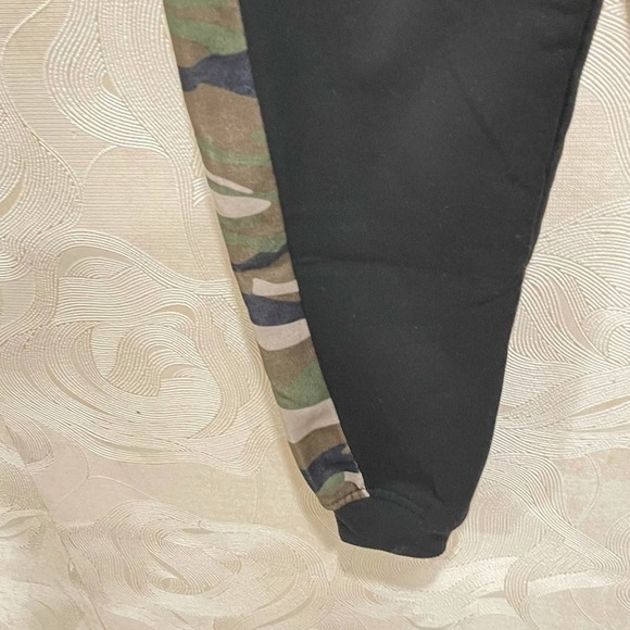 0350 NEW Boys Official NBA Miami Heat Camo Sweatpants Joggers - Picture 6 of 9